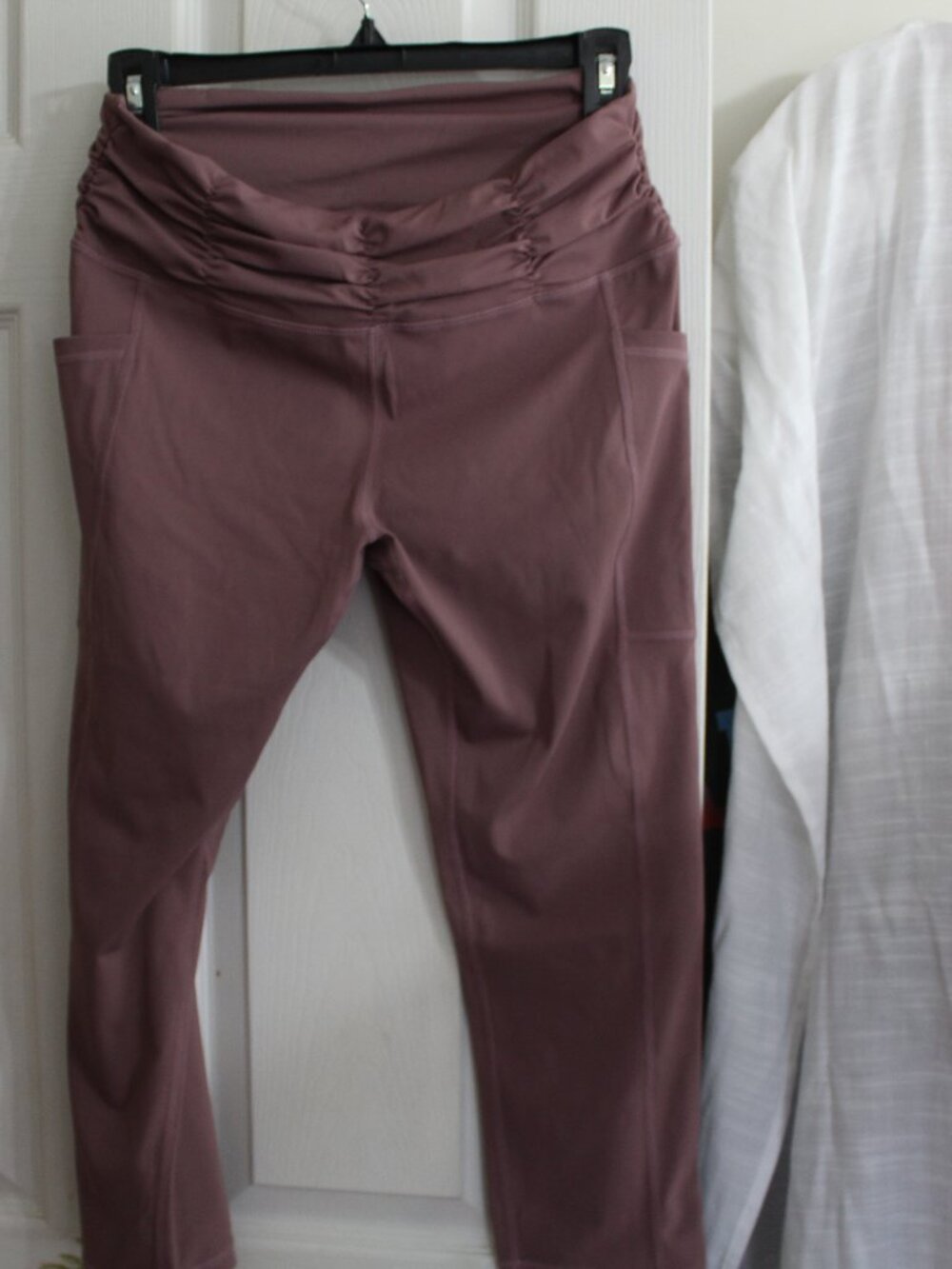 CVG Constantly Varied Gear Dusty Rose Ruched Capri Leggings Size Large